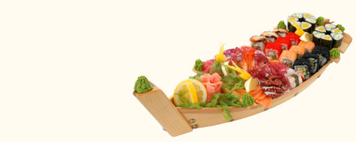 Kometo: tabla de sushis. Se acompaña con arroz blanco, salsa de soja, gengibre y wasabi.
